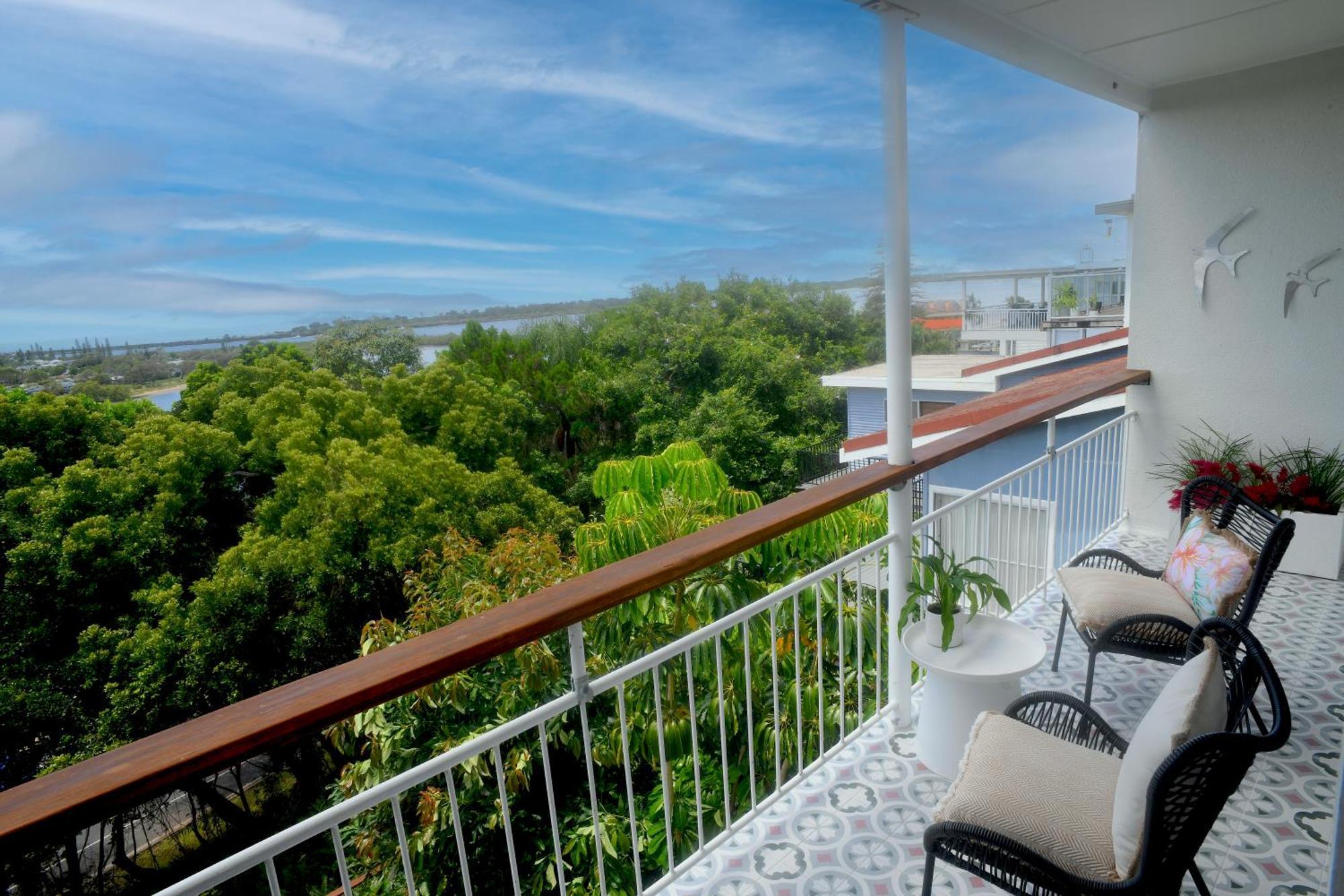 'seaview' - Prime Location By Shaws Bay With Stunning Views, Pet Friendly * East Ballina